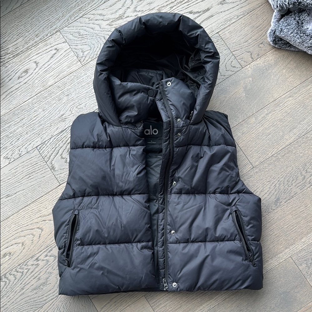 Alo Black Puffer Vest - Small